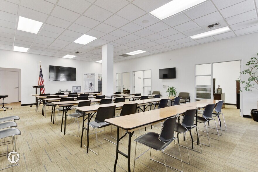 More Photos Of 3820 Coffee Rd, Bakersfield Storefront Retail Office For Lease