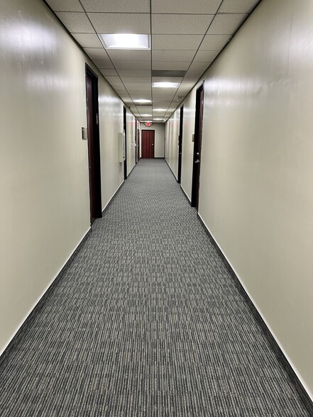 More Photos Of 14925-14945 Ventura Blvd, Sherman Oaks Office For Lease