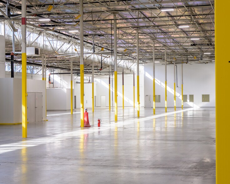 More Photos Of 1480 Bells Ferry Rd, Marietta Warehouse For Lease