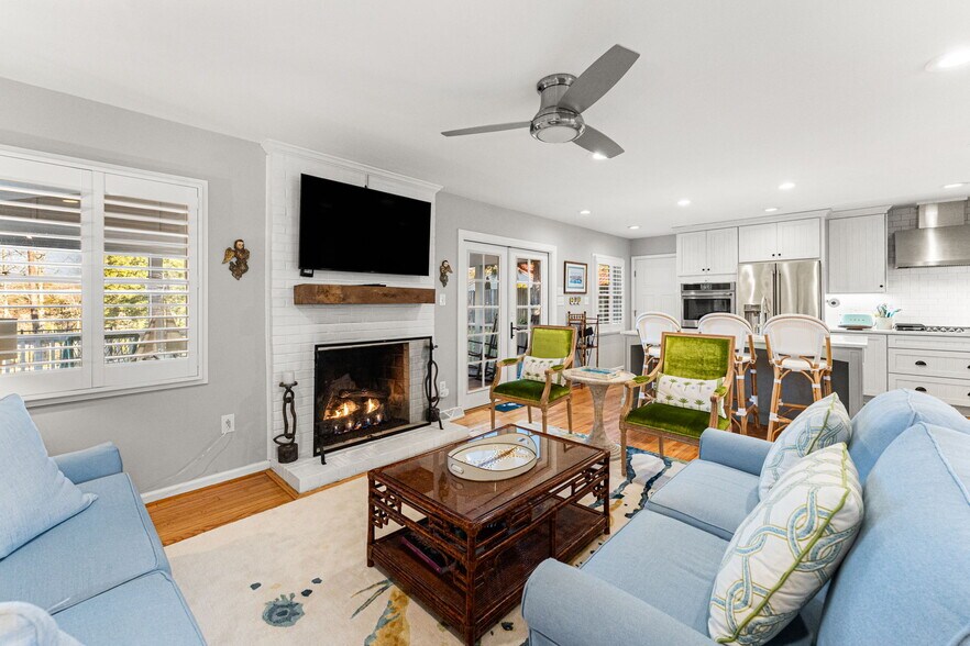 More Photos Of 97 Currell Cove Ln, White Stone Specialty For Sale