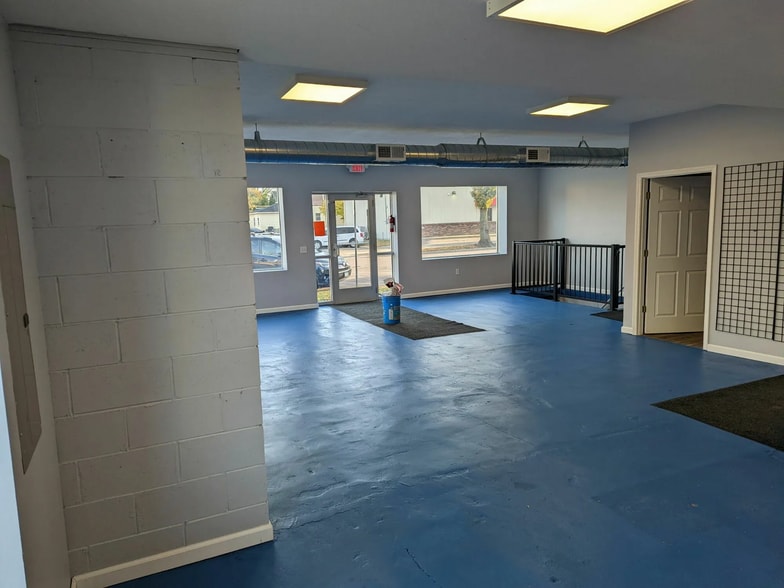 More Photos Of 117 E Washington St, Mankato Storefront For Sale