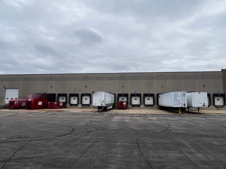 More Photos Of 2845 Wingate St, West Bend Distribution For Sale