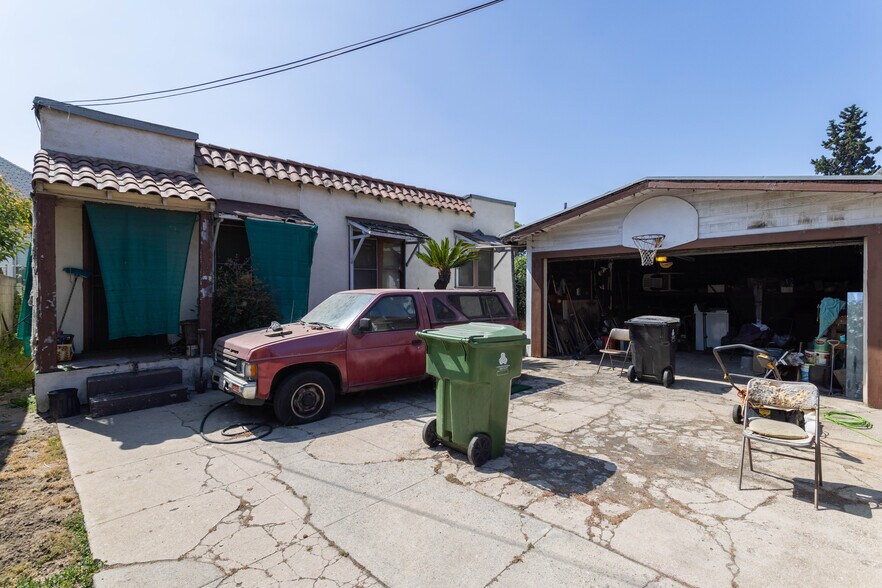 More Photos Of 206 S Soto St, Los Angeles Apartments For Sale