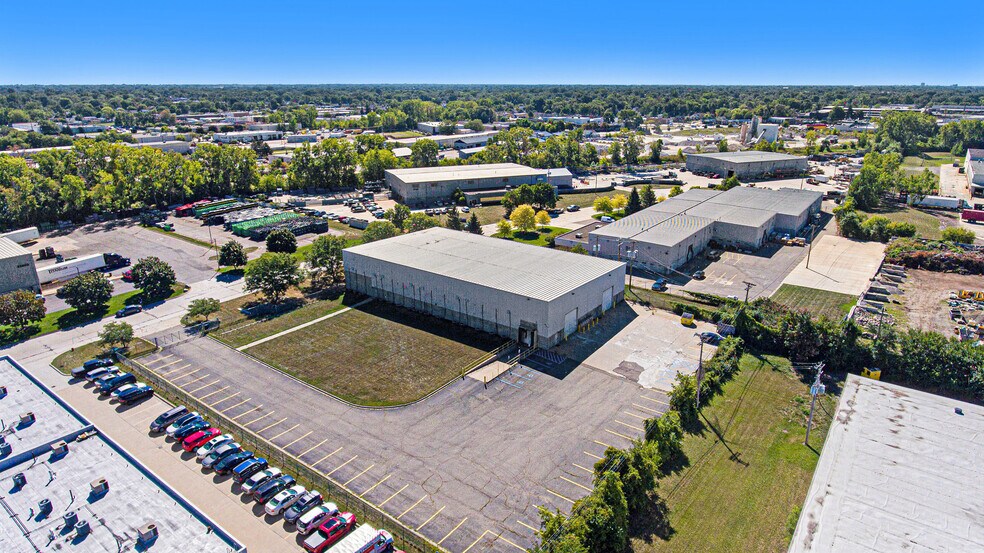 More Photos Of 23605 Regency Park Dr, Warren Manufacturing For Sale