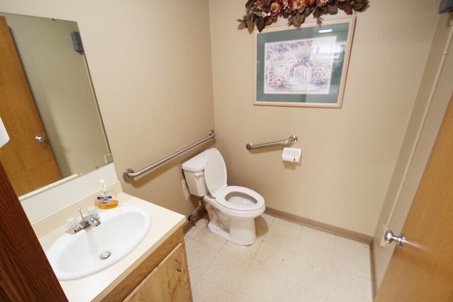 More Photos Of 223 N Main St, Rittman Office For Lease
