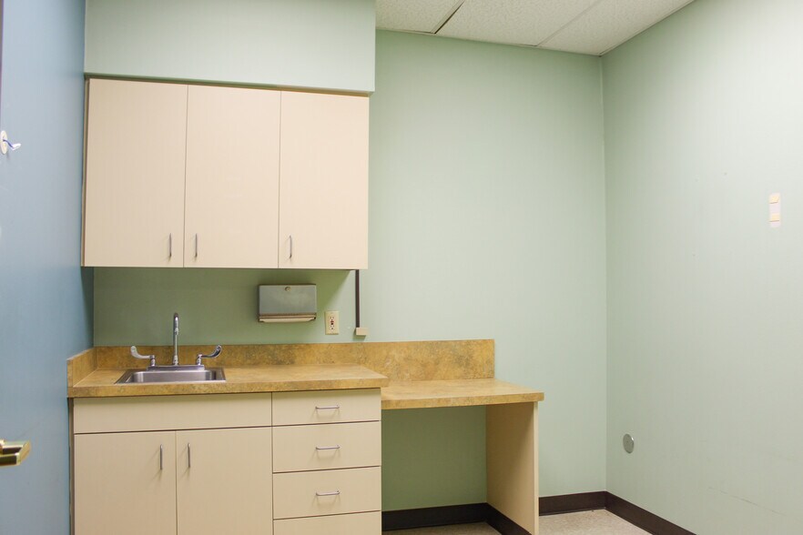 More Photos Of 326 Cooper St, Cedar Hill Medical For Lease