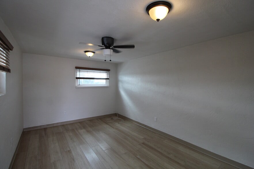 More Photos Of 1967 17th St, Sarasota Unknown For Lease