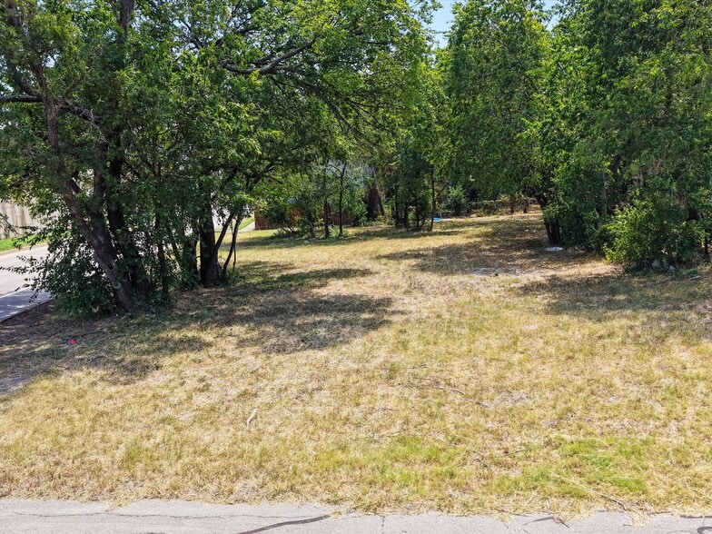 More Photos Of 804 Powell ave, Fort Worth Land For Sale