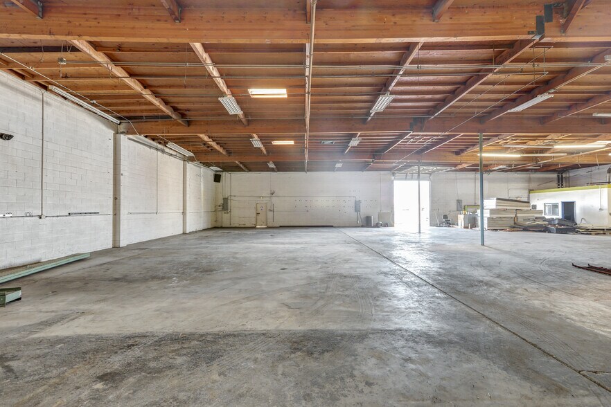 More Photos Of 400-410 S Irwindale Ave, Azusa Warehouse For Lease