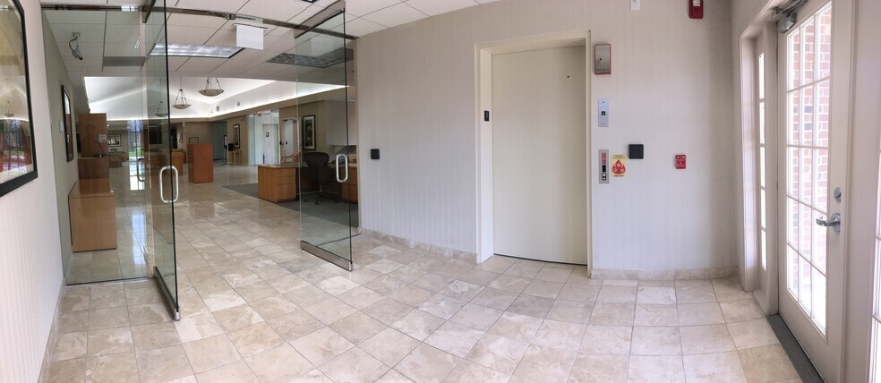 More Photos Of 275 S Roselle Rd, Schaumburg Bank For Sale