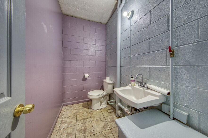 More Photos Of 5403 Western Ave, Knoxville Freestanding For Lease
