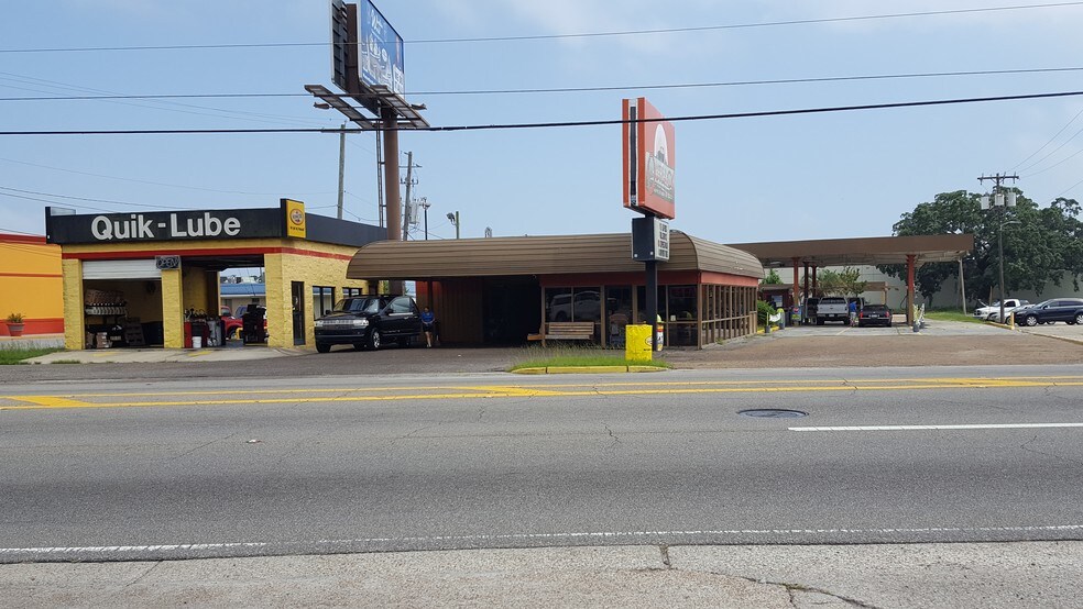 More Photos Of 9 Pass Rd, Gulfport Carwash For Sale