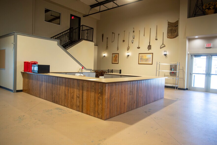 More Photos Of 25000 US 59 Rd, El Campo Flex For Sale