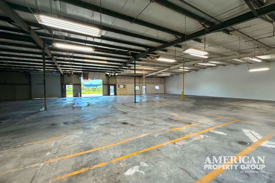 More Photos Of 6805 33rd St E, Sarasota Warehouse For Sale