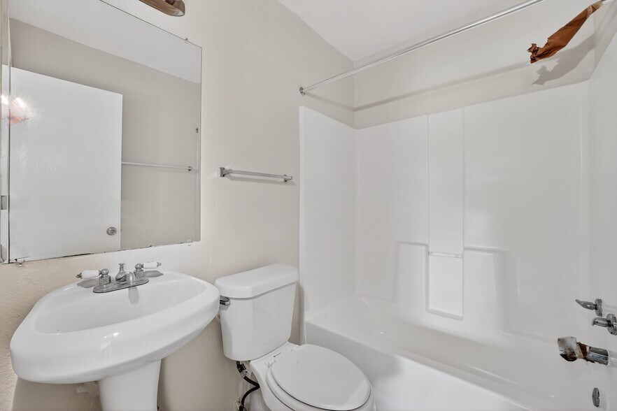 More Photos Of 306 Calhoun Dr, Rockdale Apartments For Sale