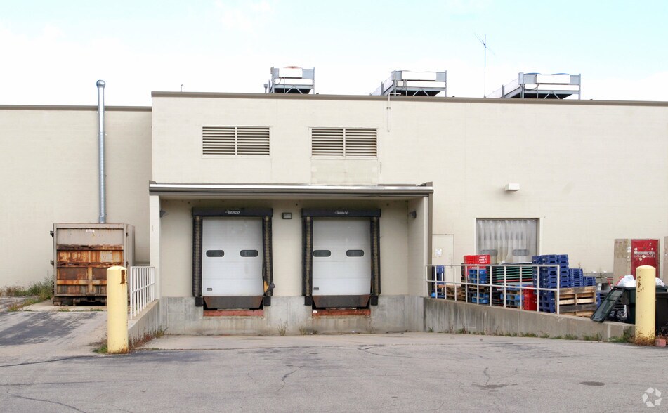 More Photos Of 200 N Edwards Blvd, Lake Geneva Storefront For Sale