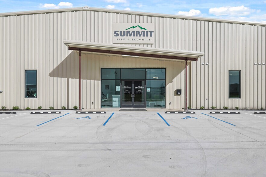 More Photos Of 5998 Imperial Loop, College Station Flex For Sale