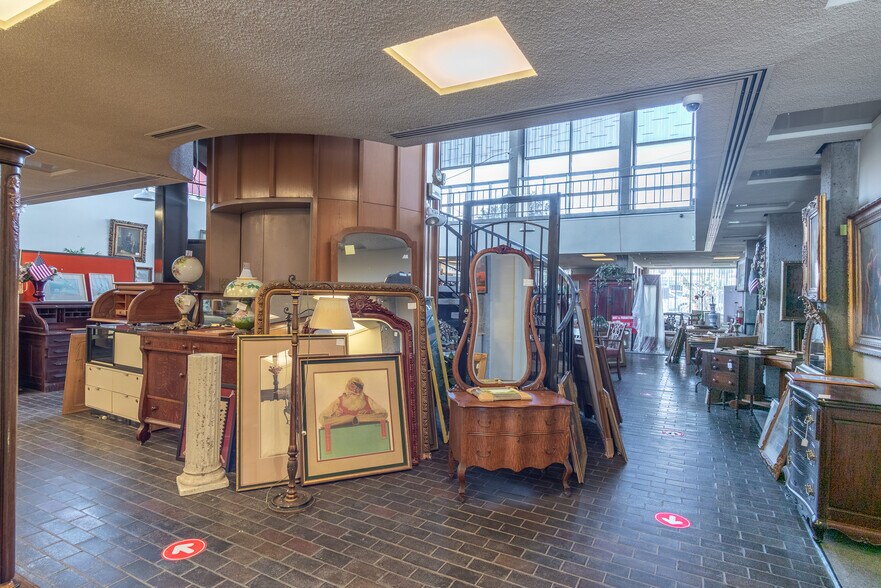 More Photos Of 449 Alvarado St, Monterey General Retail For Sale