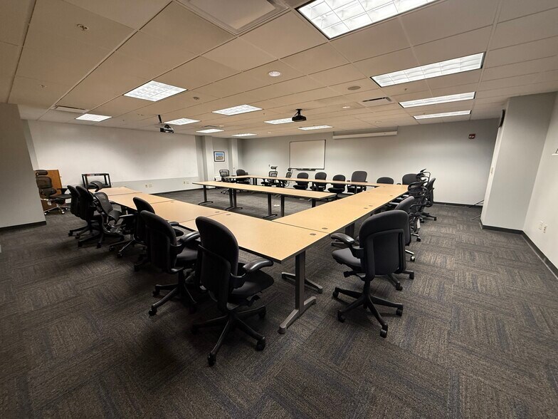 More Photos Of 300-310 Seven Fields Blvd, Seven Fields Office For Lease
