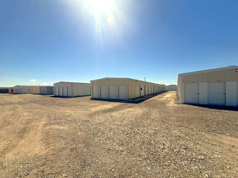 More Photos Of 8109 Us Highway 77, Sinton Self Storage For Sale