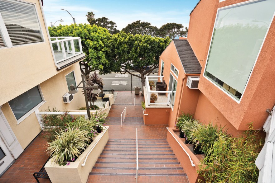 More Photos Of 1100 S Coast Hwy, Laguna Beach Office For Sale