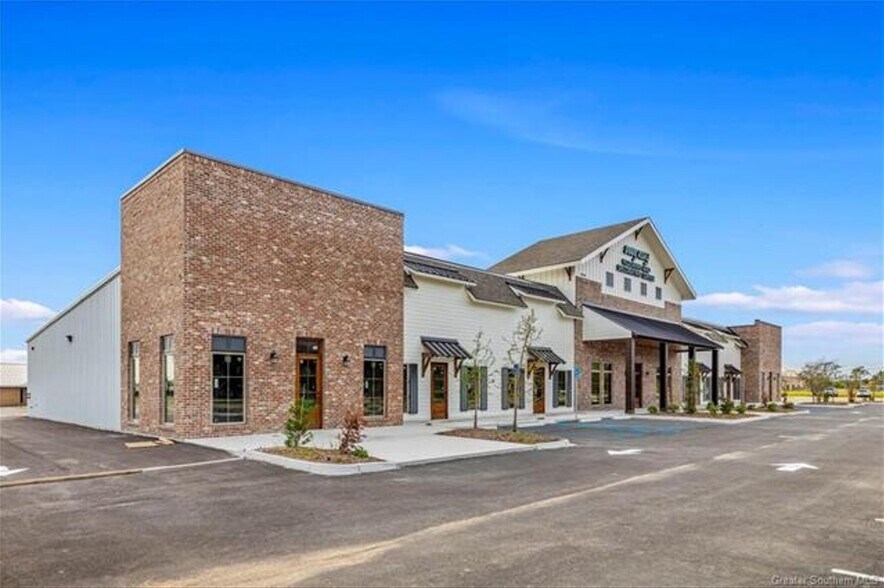 More Photos Of 1920 E McNeese St, Lake Charles Office For Lease