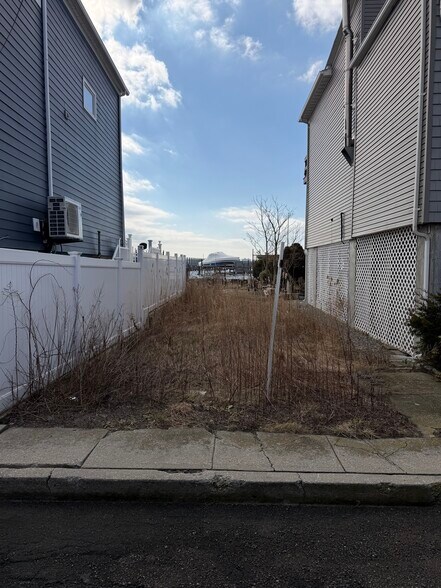 More Photos Of 308 E 8th Rd, Far Rockaway Land For Sale