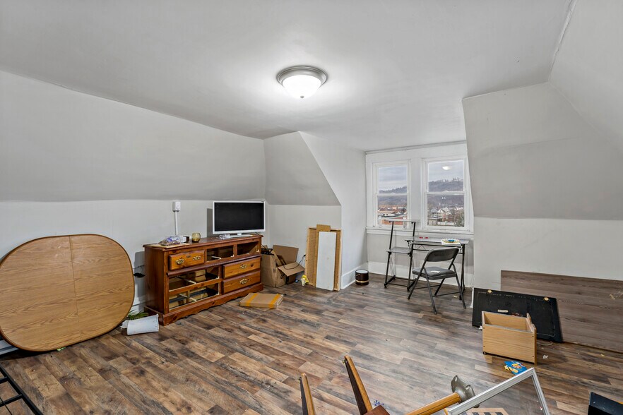 More Photos Of 848 Duss Ave, Ambridge Storefront Retail Residential For Sale