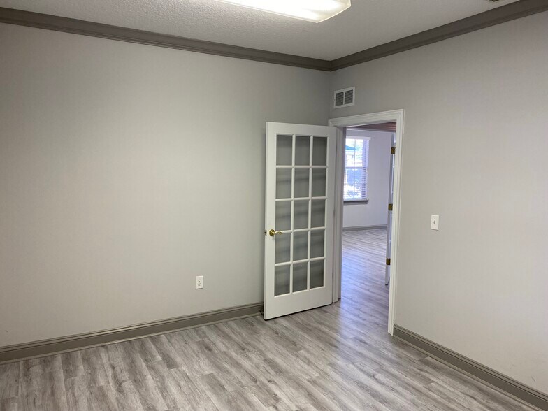 More Photos Of 6817 Southpoint Pky, Jacksonville Loft Creative Space For Lease