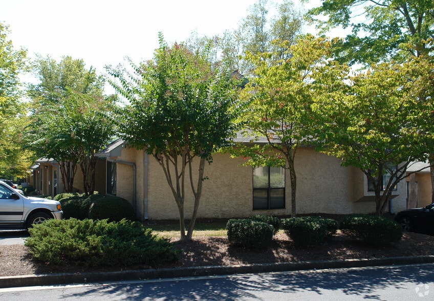 More Photos Of 875 Old Roswell Rd, Suite C-200, Roswell Office For Lease