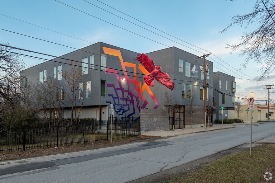 More Photos Of 707 W Commerce St, Dallas Apartments For Sale