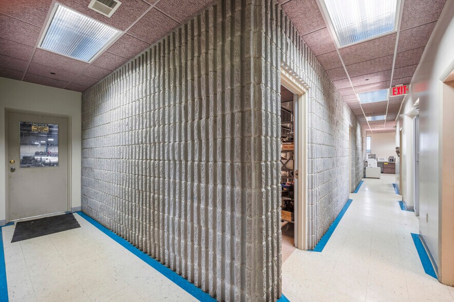 More Photos Of 151 Hanger Cir, Richmond Warehouse For Sale