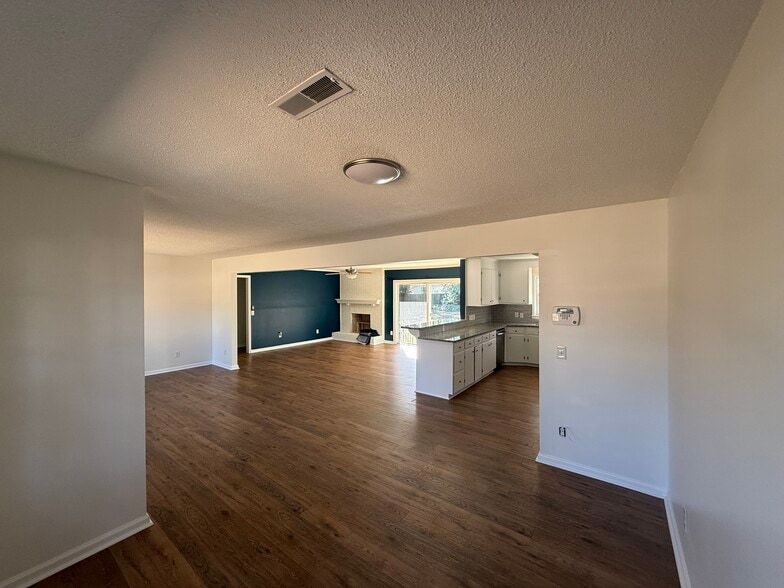 More Photos Of 118 E 7th North St, Summerville Office For Lease