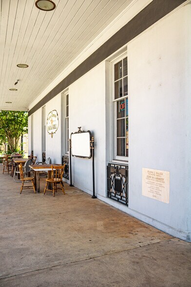 More Photos Of 302 S Magnolia St, Hearne Restaurant For Sale