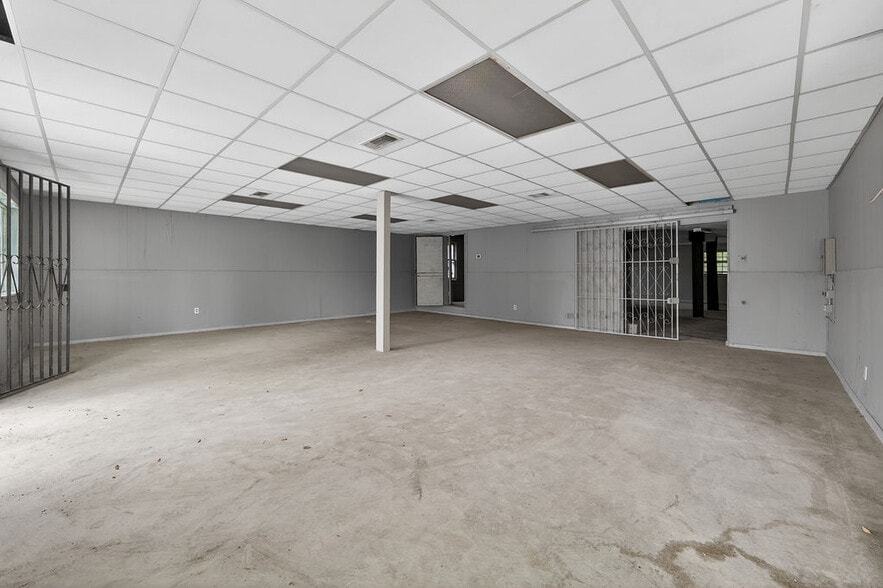 More Photos Of 905 Ruiz St, San Antonio Storefront For Sale