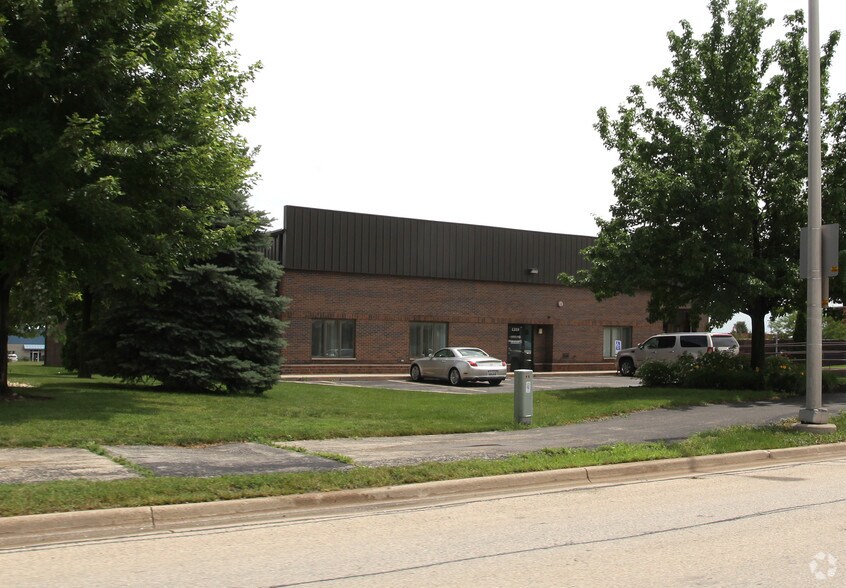 More Photos Of 1319 Enterprise Dr, Romeoville Warehouse For Lease