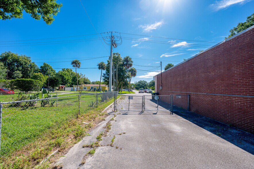 More Photos Of 112 Center St, Daytona Beach Office Residential For Sale