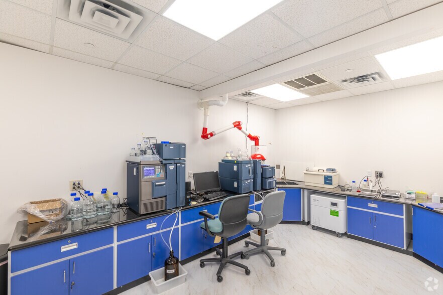 More Photos Of 23 Orchard Rd, Skillman Office For Lease