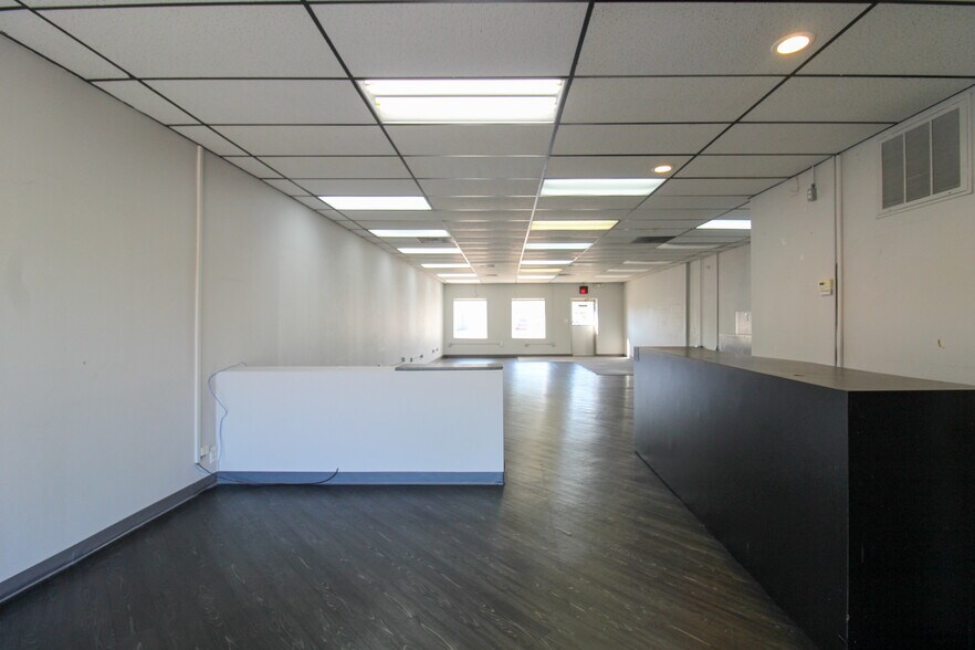 More Photos Of 30958-30960 Ford Rd, Garden City Storefront For Lease