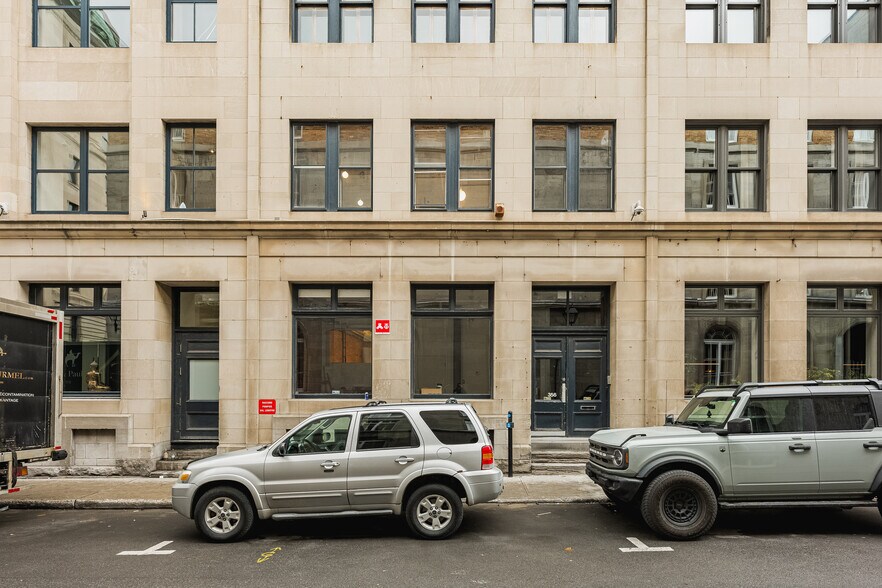Primary Photo Of 356-360 Rue Le Moyne, Montréal Office For Sale