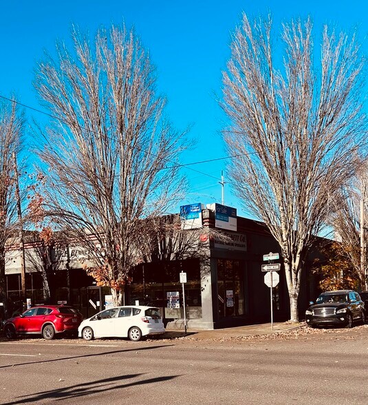 More Photos Of 739 NE Broadway St, Portland Showroom For Sale