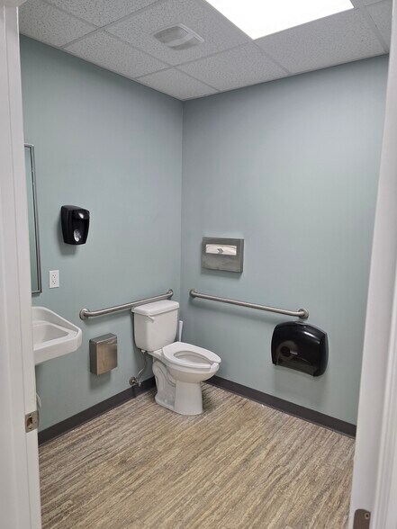 More Photos Of 101 Whitehall Dr, Saint Augustine Medical For Lease