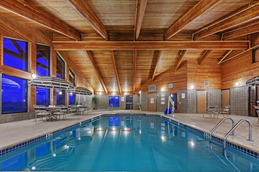 More Photos Of 2405 S El Camino Dr, Sayre Hotel For Sale