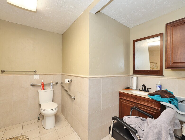 More Photos Of 41 E Center St, Centerville Assisted Living For Sale