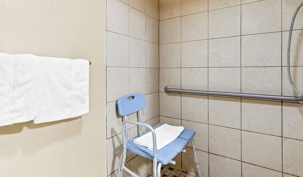 More Photos Of 910 S Sylvania Ave, Sturtevant Hotel For Sale