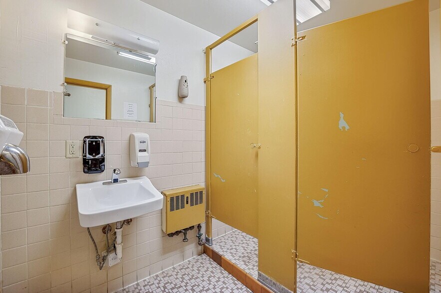 More Photos Of 3500 N Sherman Blvd, Milwaukee Loft Creative Space For Sale