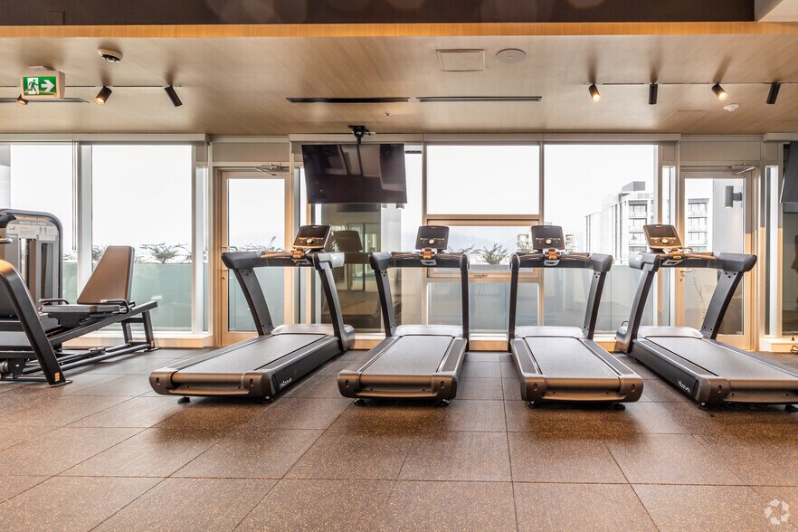 More Photos Of 2488 Granville St, Vancouver Apartments For Lease