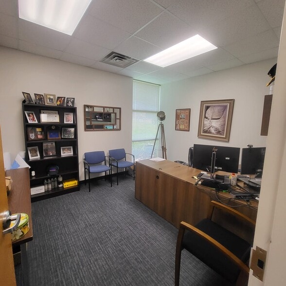 More Photos Of 3500 Gateway Centre Blvd, Morrisville Light Distribution For Lease