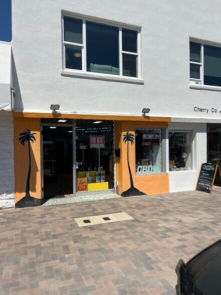 Primary Photo Of 209 Avenida del Norte, Redondo Beach General Retail For Lease