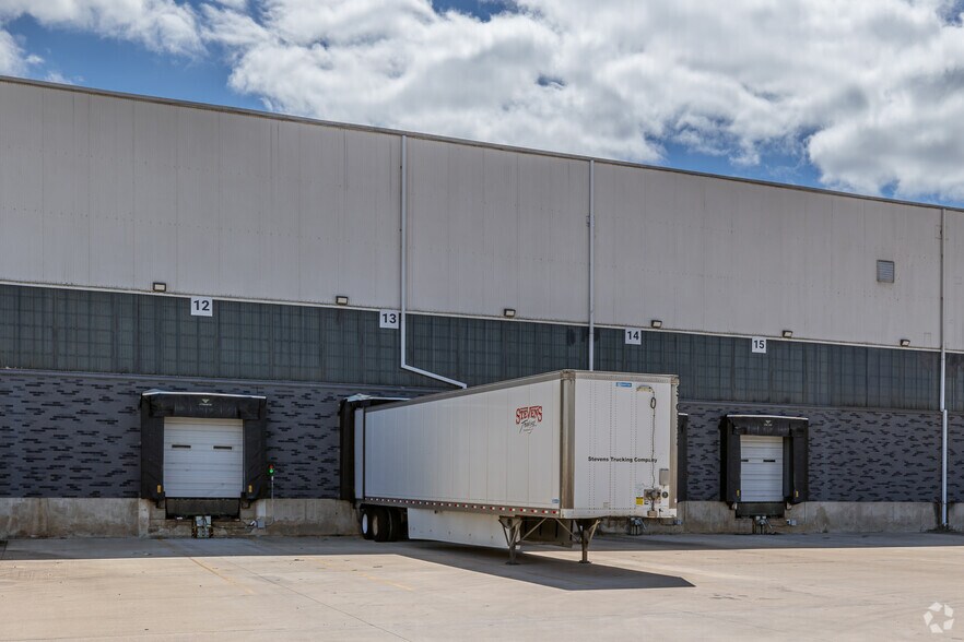 More Photos Of 6400 Jenny Lind Rd, Fort Smith Manufacturing For Lease